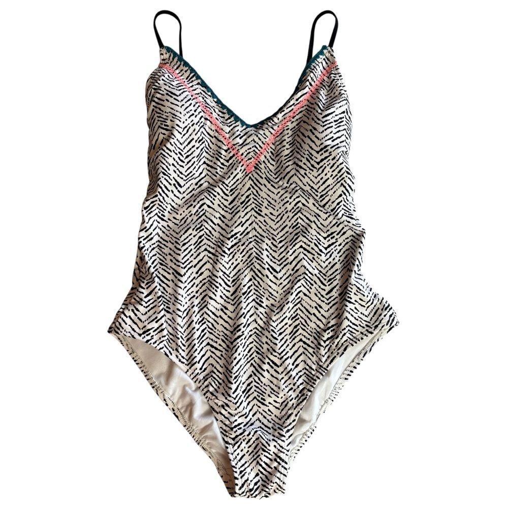 Arizona White Black Chevron Print Low Back One Piece Swimsuit Bathing Suit Mediu